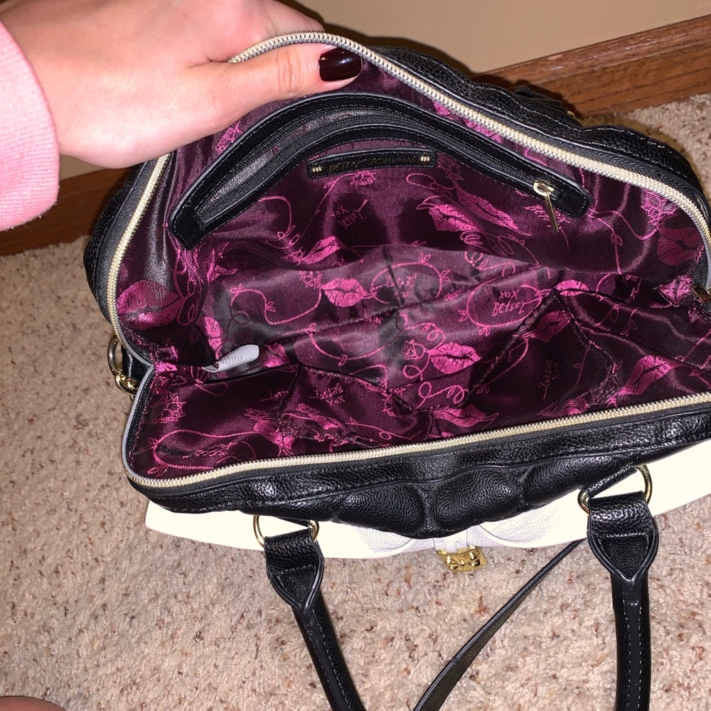 Betsey Johnson bow purse - Picture 5 of 5
